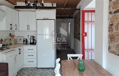 Ayvalık Fethiye Mahallesi’nde Kiralık 3+1 Bahçeli Masrafsız Rum Taş Ev