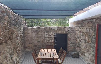 Ayvalık Fethiye Mahallesi’nde Kiralık 3+1 Bahçeli Masrafsız Rum Taş Ev