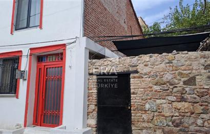 Ayvalık Fethiye Mahallesi’nde Kiralık 3+1 Bahçeli Masrafsız Rum Taş Ev