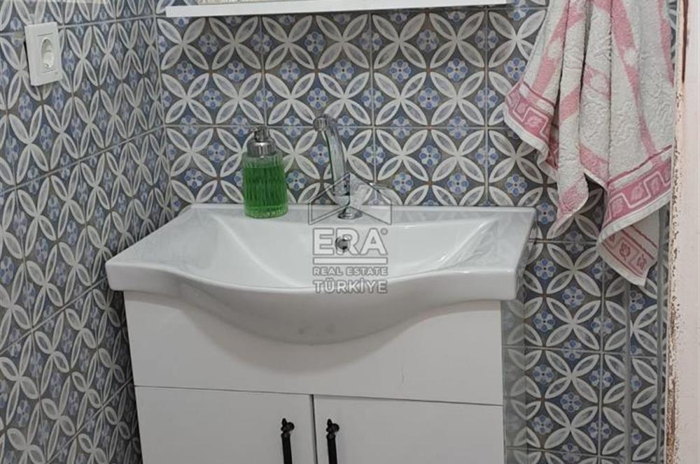 Ayvalık Fethiye Mahallesi’nde Kiralık 3+1 Bahçeli Masrafsız Rum Taş Ev