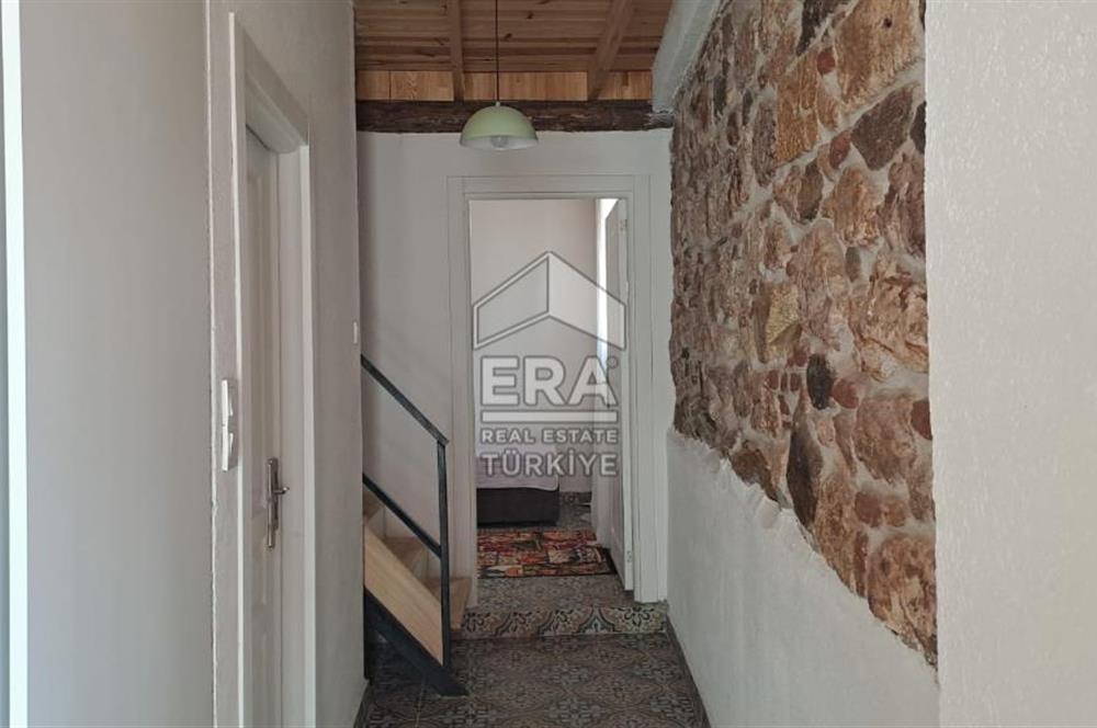 Ayvalık Fethiye Mahallesi’nde Kiralık 3+1 Bahçeli Masrafsız Rum Taş Ev