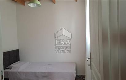 Ayvalık Fethiye Mahallesi’nde Kiralık 3+1 Bahçeli Masrafsız Rum Taş Ev