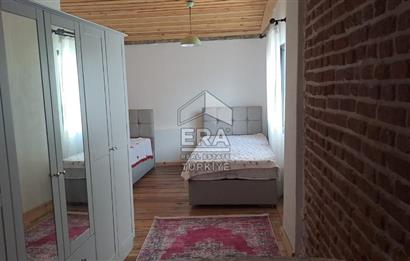 Ayvalık Fethiye Mahallesi’nde Kiralık 3+1 Bahçeli Masrafsız Rum Taş Ev