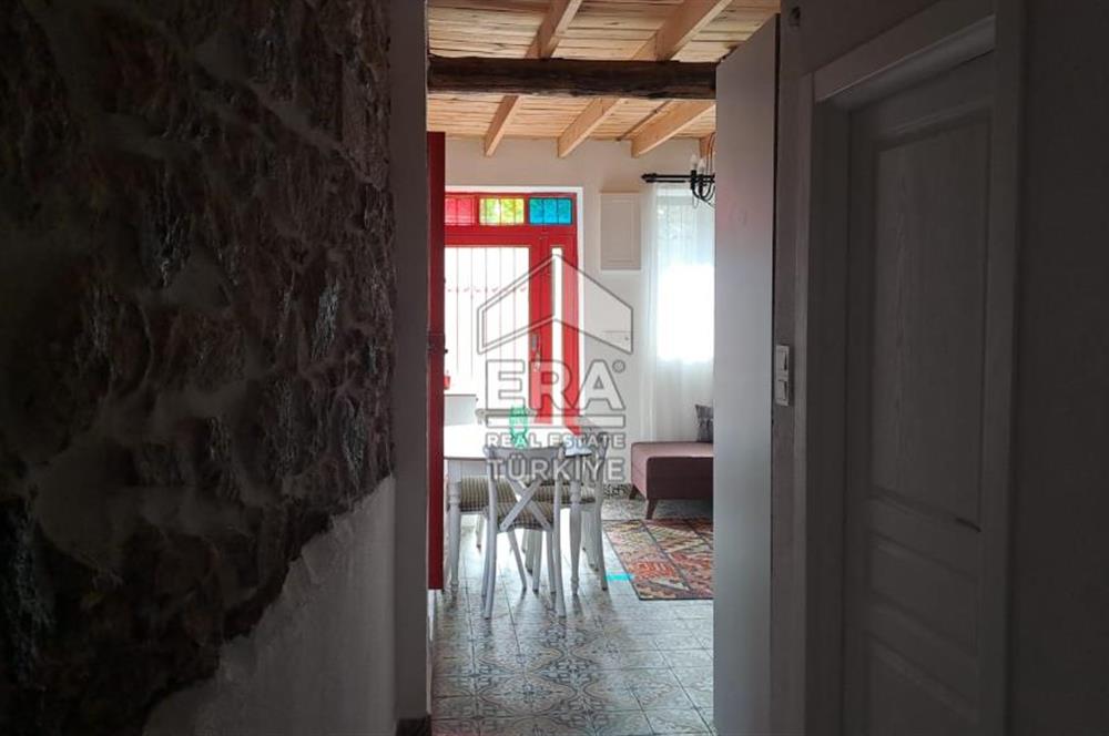 Ayvalık Fethiye Mahallesi’nde Kiralık 3+1 Bahçeli Masrafsız Rum Taş Ev