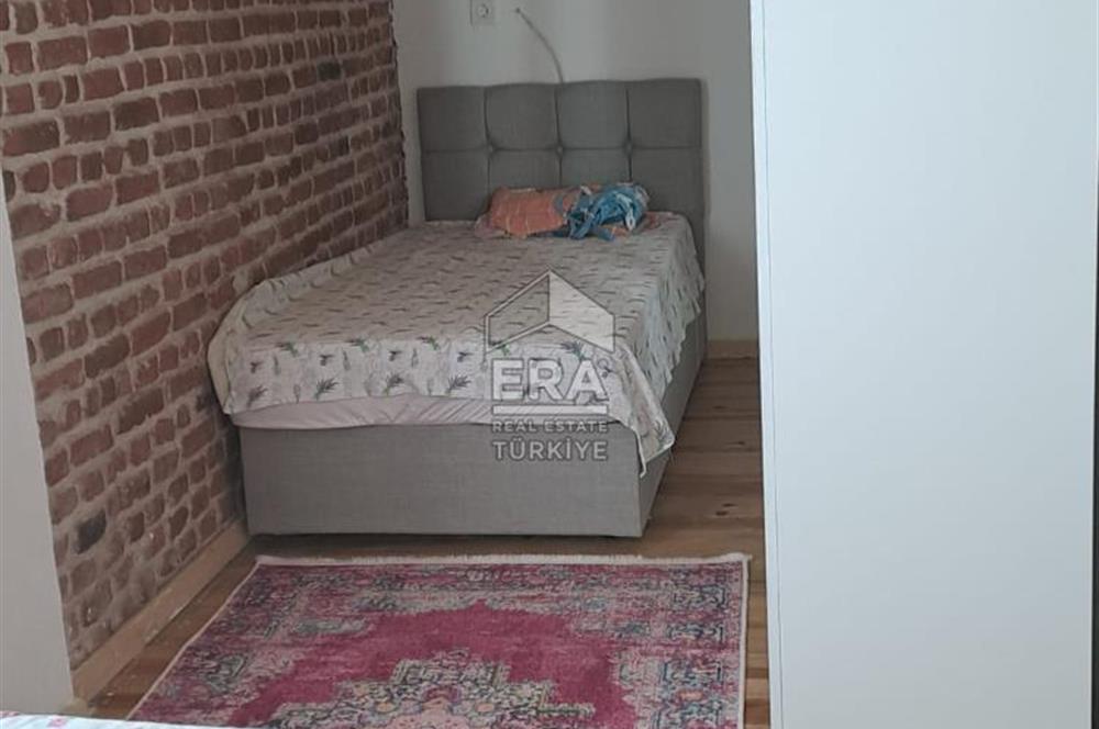 Ayvalık Fethiye Mahallesi’nde Kiralık 3+1 Bahçeli Masrafsız Rum Taş Ev