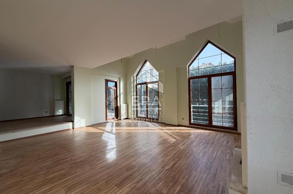 Uskumruköy'de Site İçinde | 7+1 Tam Müstakil Villa