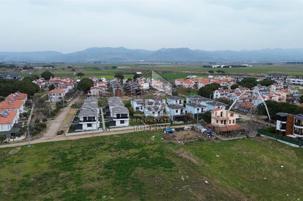 ALTINOVA'DA SATILIK 3+1 SİTE İÇİ MÜSTAKİL VİLLA