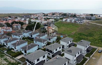 ALTINOVA'DA SATILIK 3+1 SİTE İÇİ MÜSTAKİL VİLLA