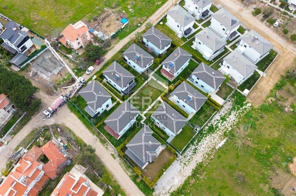 ALTINOVA'DA SATILIK 3+1 SİTE İÇİ MÜSTAKİL VİLLA