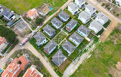 ALTINOVA'DA SATILIK 3+1 SİTE İÇİ MÜSTAKİL VİLLA