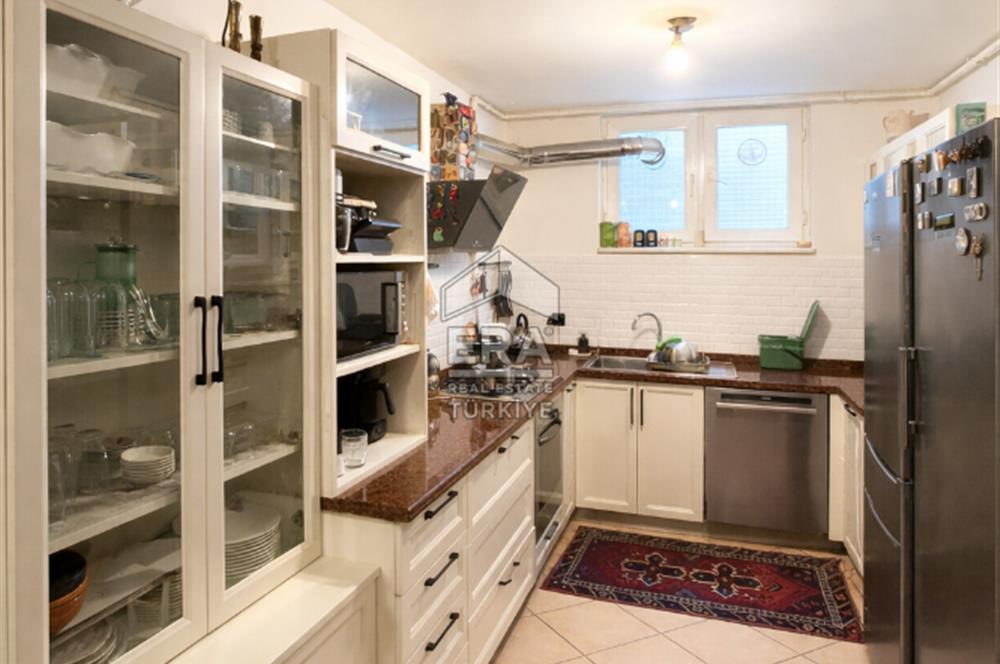 Zekeriyaköy Plato Evlerinde Bakımlı Yenilenmiş Villa