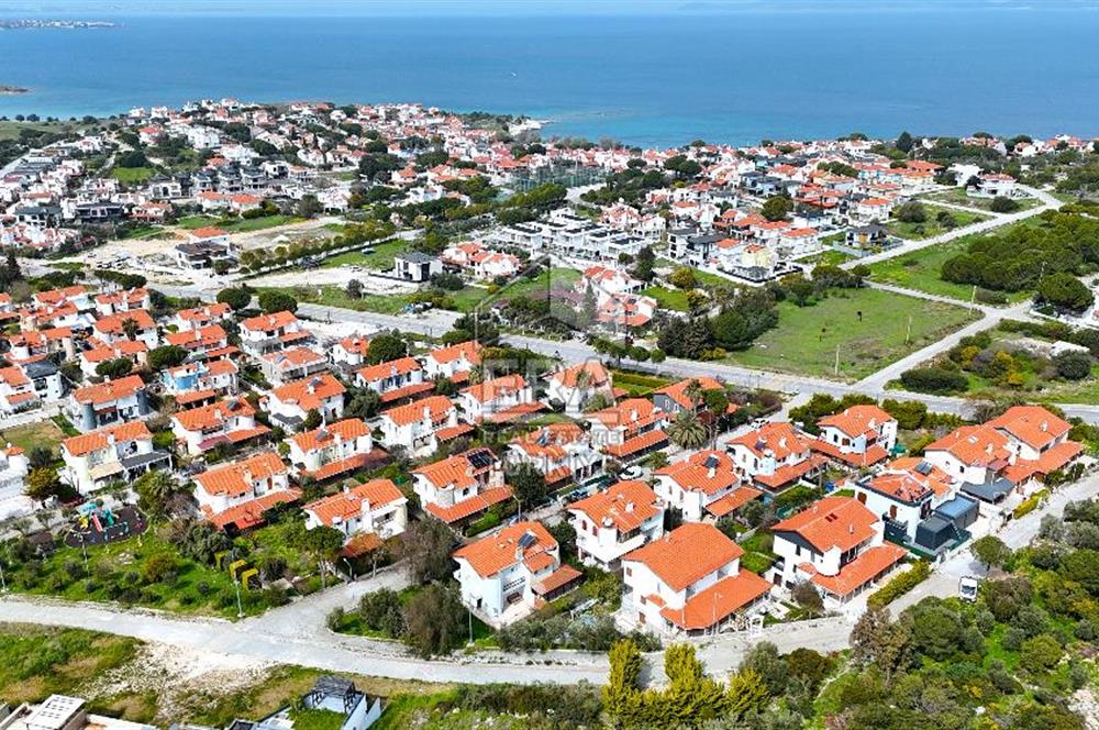 ÇEŞME YALI'DA EK YAŞAM ALANLI 3+1 VİLLA