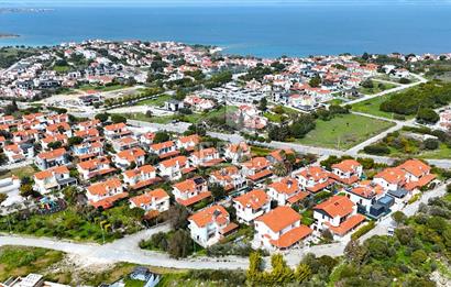 ÇEŞME YALI'DA EK YAŞAM ALANLI 3+1 VİLLA