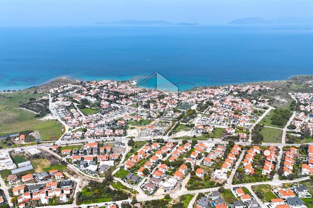 ÇEŞME YALI'DA EK YAŞAM ALANLI 3+1 VİLLA