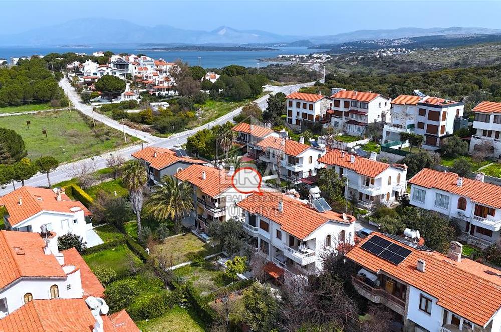 ÇEŞME YALI'DA EK YAŞAM ALANLI 3+1 VİLLA