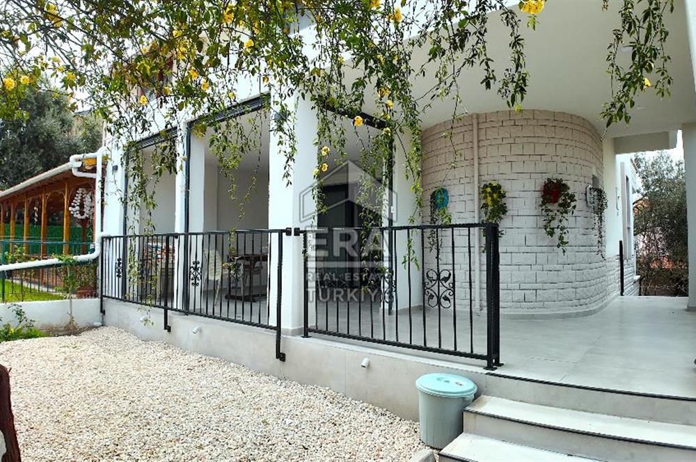 ÇEŞME YALI'DA EK YAŞAM ALANLI 3+1 VİLLA