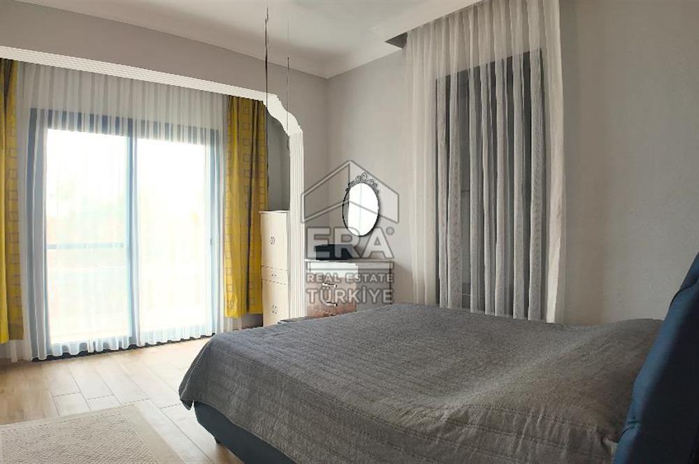 ÇEŞME YALI'DA EK YAŞAM ALANLI 3+1 VİLLA