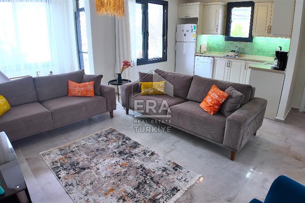 ÇEŞME YALI'DA EK YAŞAM ALANLI 3+1 VİLLA