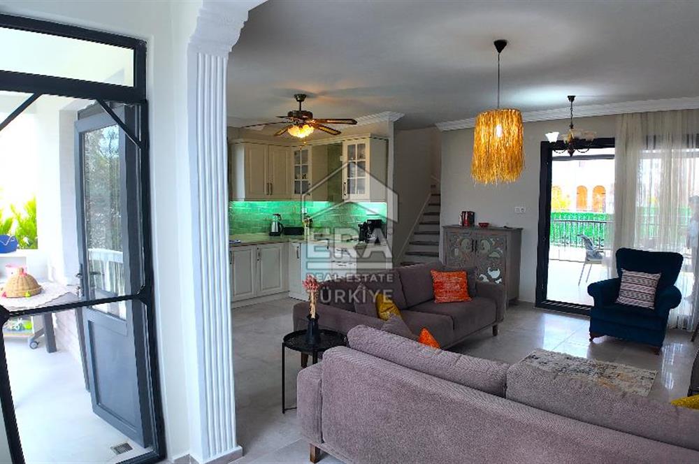 ÇEŞME YALI'DA EK YAŞAM ALANLI 3+1 VİLLA