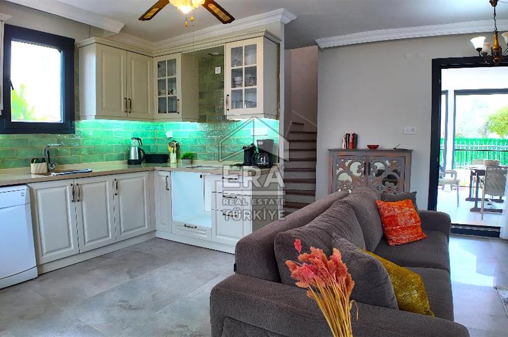 ÇEŞME YALI'DA EK YAŞAM ALANLI 3+1 VİLLA