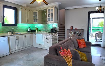 ÇEŞME YALI'DA EK YAŞAM ALANLI 3+1 VİLLA