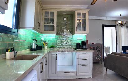 ÇEŞME YALI'DA EK YAŞAM ALANLI 3+1 VİLLA