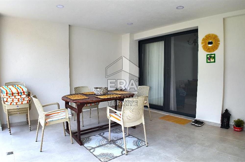 ÇEŞME YALI'DA EK YAŞAM ALANLI 3+1 VİLLA