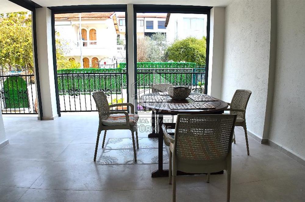 ÇEŞME YALI'DA EK YAŞAM ALANLI 3+1 VİLLA