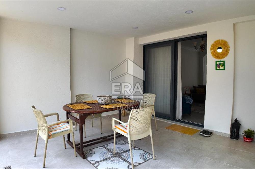 ÇEŞME YALI'DA EK YAŞAM ALANLI 3+1 VİLLA