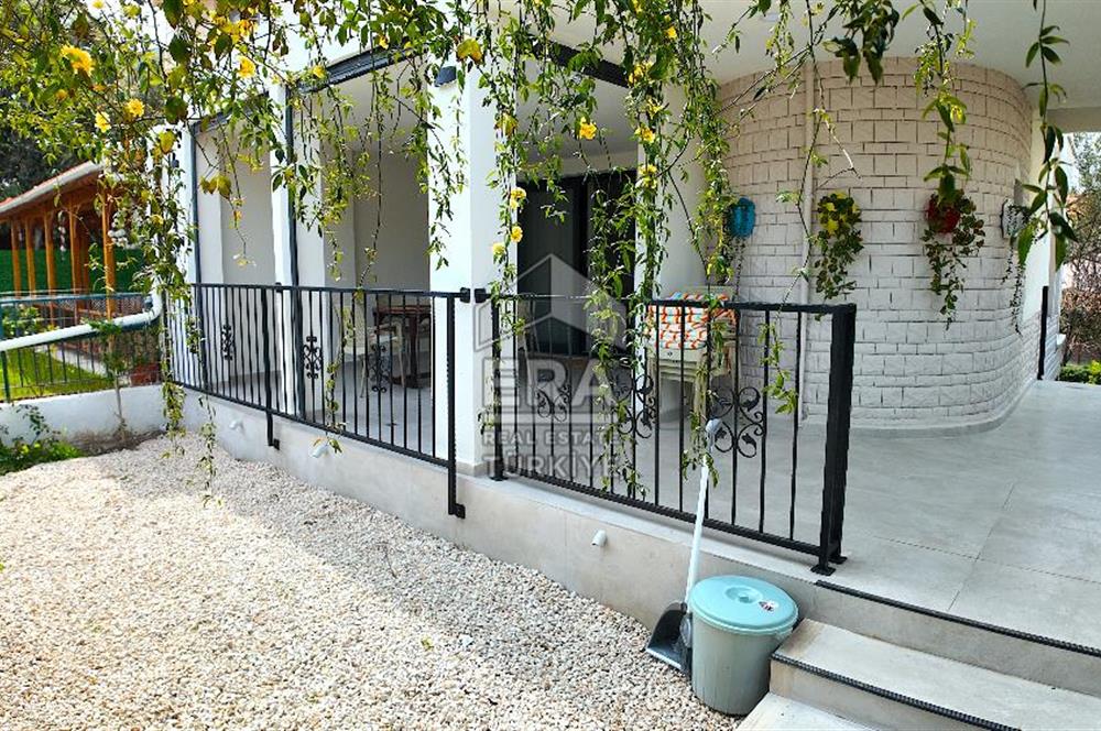 ÇEŞME YALI'DA EK YAŞAM ALANLI 3+1 VİLLA