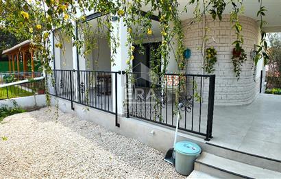 ÇEŞME YALI'DA EK YAŞAM ALANLI 3+1 VİLLA