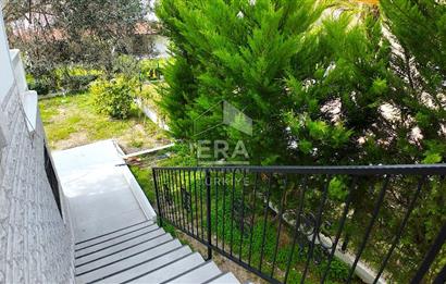 ÇEŞME YALI'DA EK YAŞAM ALANLI 3+1 VİLLA