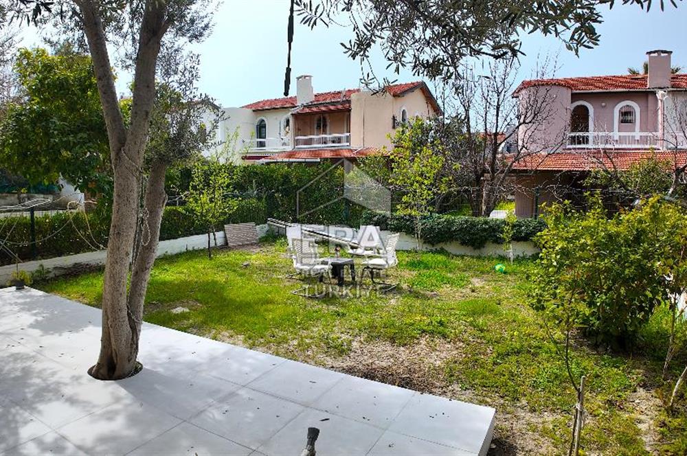 ÇEŞME YALI'DA EK YAŞAM ALANLI 3+1 VİLLA