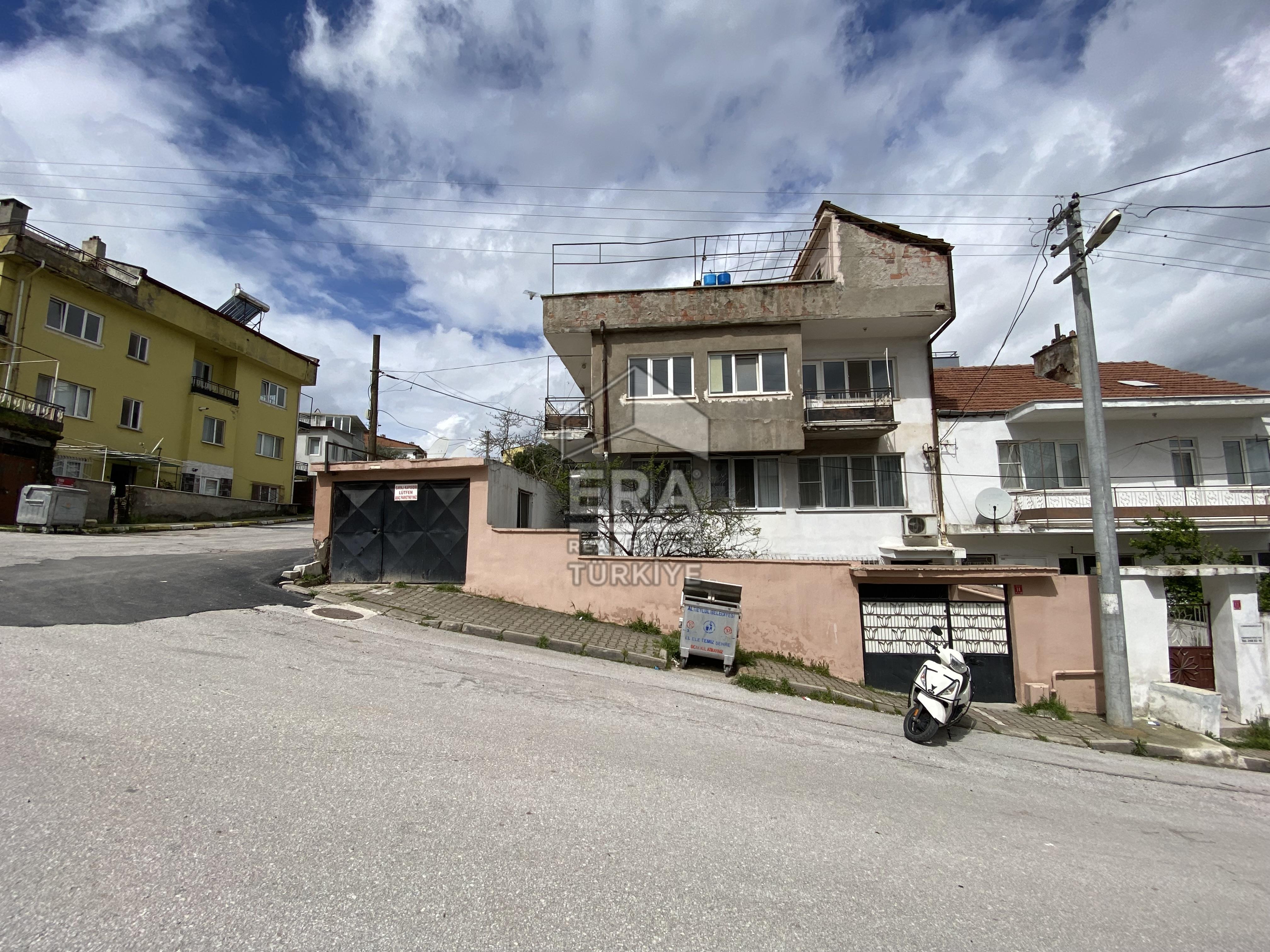 BALIKESİR ALTIEYLÜL DİNKÇİLERDE SATILIK 300M² ARSA