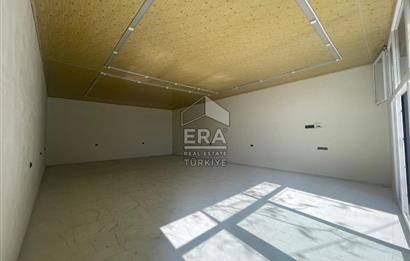 Caddeye Yakın Köşe Konumda 93 m² Kiralık Depo Geniş Kapılı