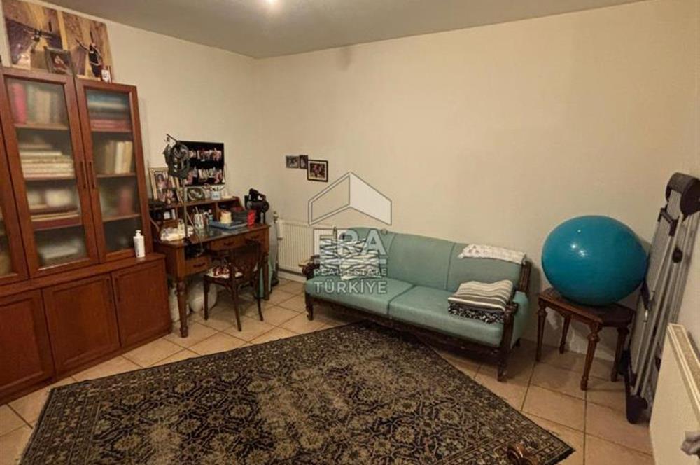 Zekeriyaköy Plato Evlerinde Bakımlı Yenilenmiş Villa