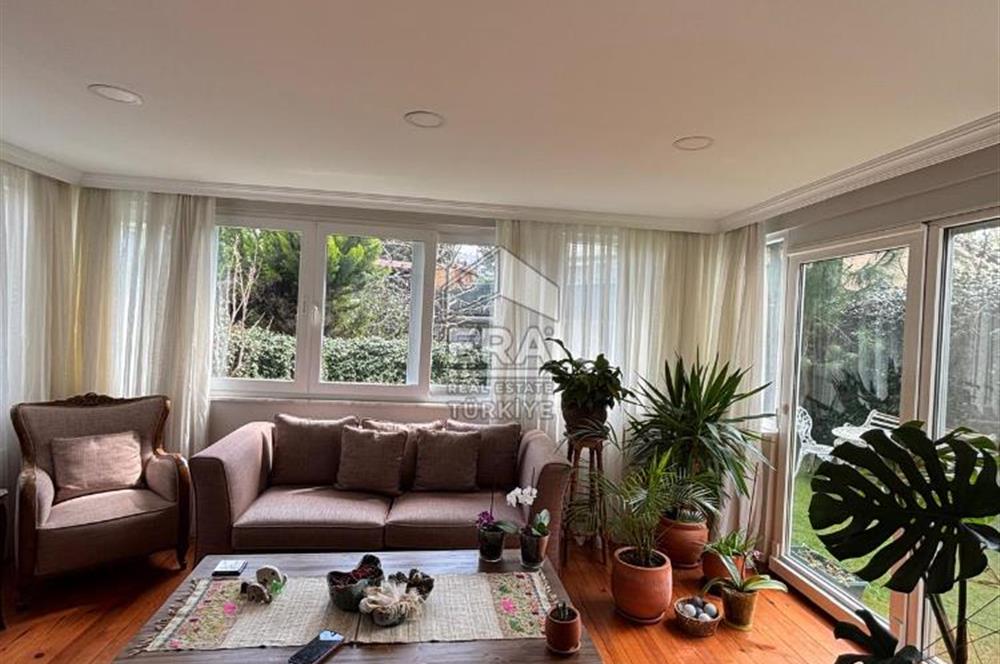 Zekeriyaköy Plato Evlerinde Bakımlı Yenilenmiş Villa