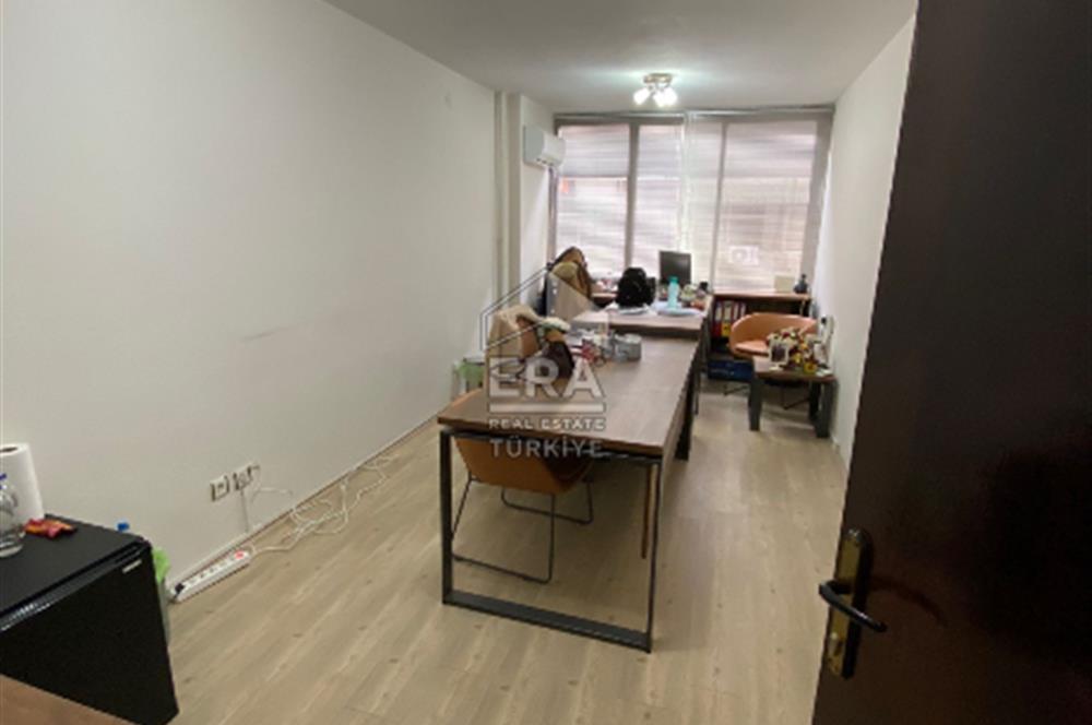 Konak Cumhuriyet İş Hanında Merkezi Konumda Kiralık Ofis