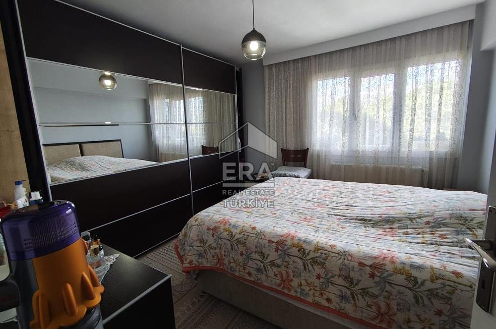 Gaziemir Sevgi Mah. Merkezi Konumda, Tadilatlı ve Doğalgazlı 2+1