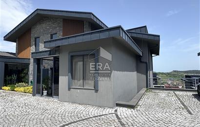 Sarıyer Uskumruköy'de 5+1, 300m2 Lüks İkiz Villa