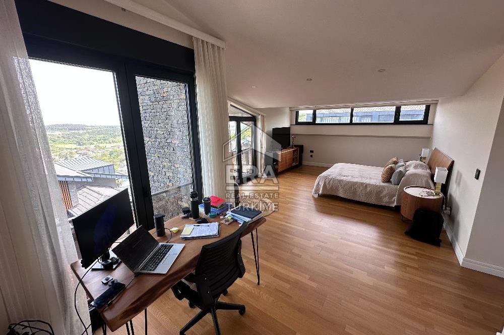Sarıyer Uskumruköy'de 5+1, 300m2 Lüks İkiz Villa