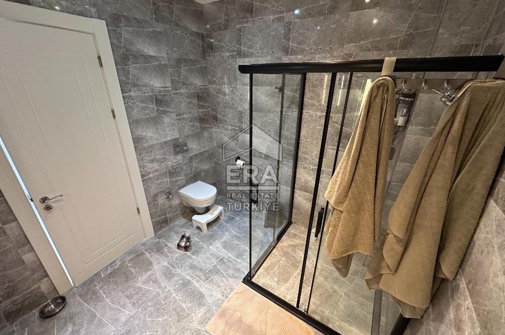 Sarıyer Uskumruköy'de 5+1, 300m2 Lüks İkiz Villa