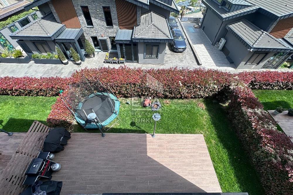 Sarıyer Uskumruköy'de 5+1, 300m2 Lüks İkiz Villa
