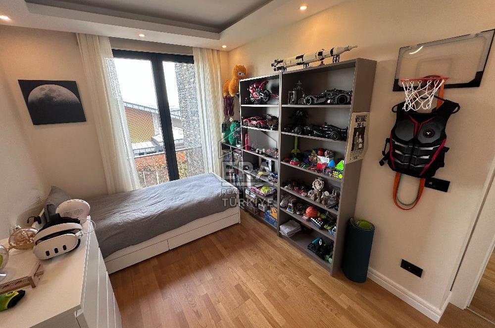 Sarıyer Uskumruköy'de 5+1, 300m2 Lüks İkiz Villa