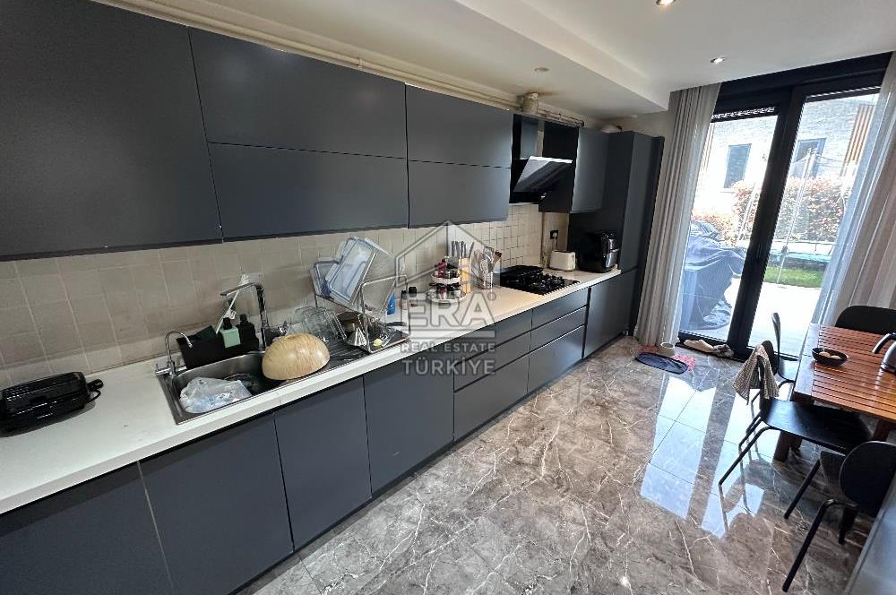 Sarıyer Uskumruköy'de 5+1, 300m2 Lüks İkiz Villa