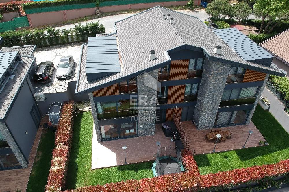 Sarıyer Uskumruköy'de 5+1, 300m2 Lüks İkiz Villa