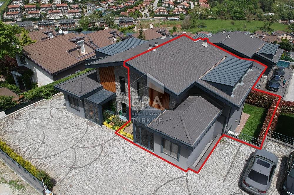 Sarıyer Uskumruköy'de 5+1, 300m2 Lüks İkiz Villa