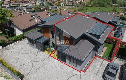 Sarıyer Uskumruköy'de 5+1, 300m2 Lüks İkiz Villa