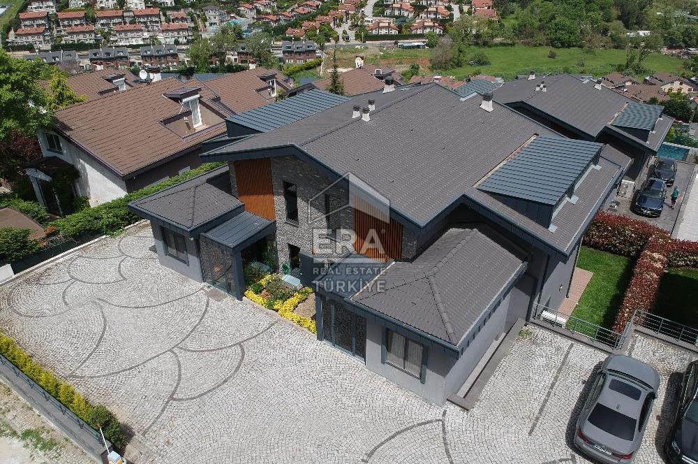 Sarıyer Uskumruköy'de 5+1, 300m2 Lüks İkiz Villa