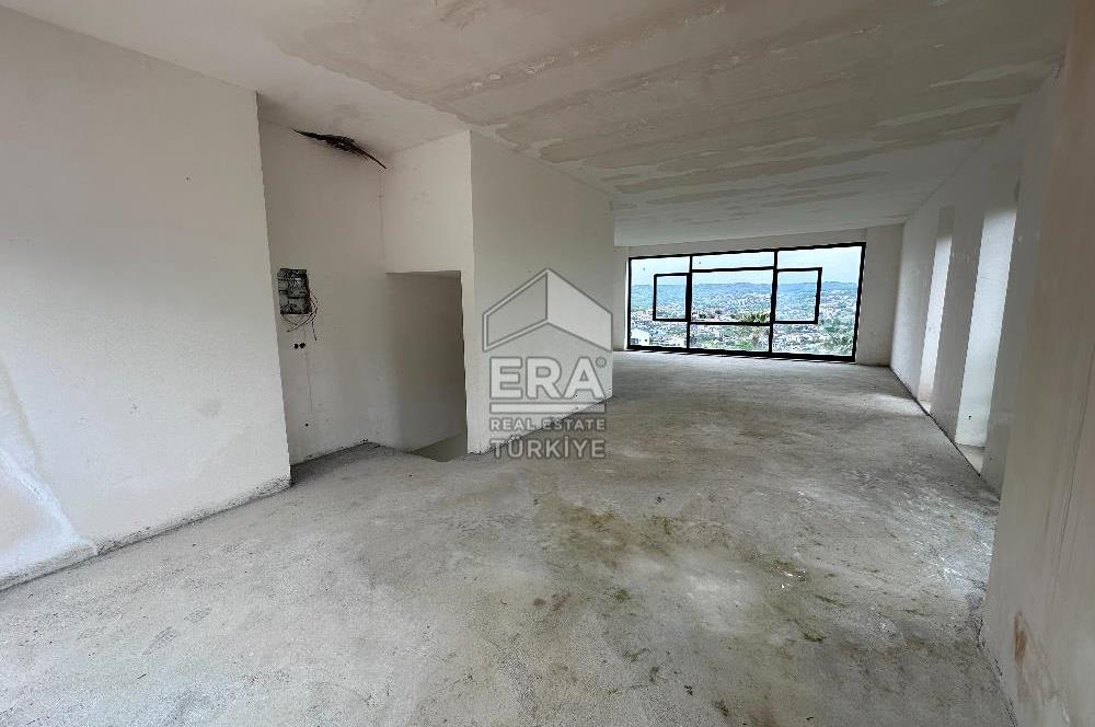 Zekeriyaköy'de Ana Caddede Yüksek Tabela Değerli Kiralık Dükkan